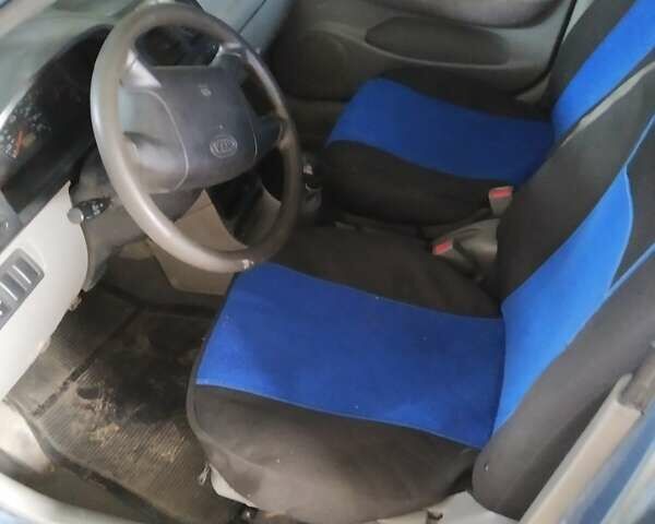 Синий Киа Рио, объемом двигателя 1.5 л и пробегом 280 тыс. км за 1500 $, фото 2 на Automoto.ua