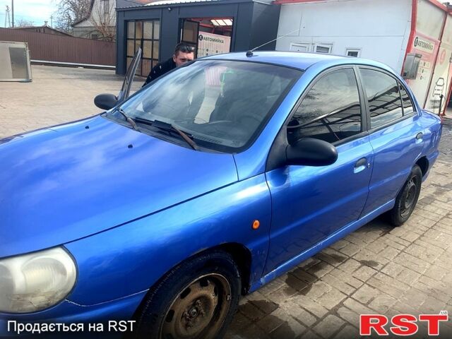 Синий Киа Рио, объемом двигателя 1.3 л и пробегом 445 тыс. км за 1700 $, фото 1 на Automoto.ua