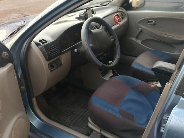 Синий Киа Рио, объемом двигателя 1.3 л и пробегом 260 тыс. км за 1700 $, фото 5 на Automoto.ua