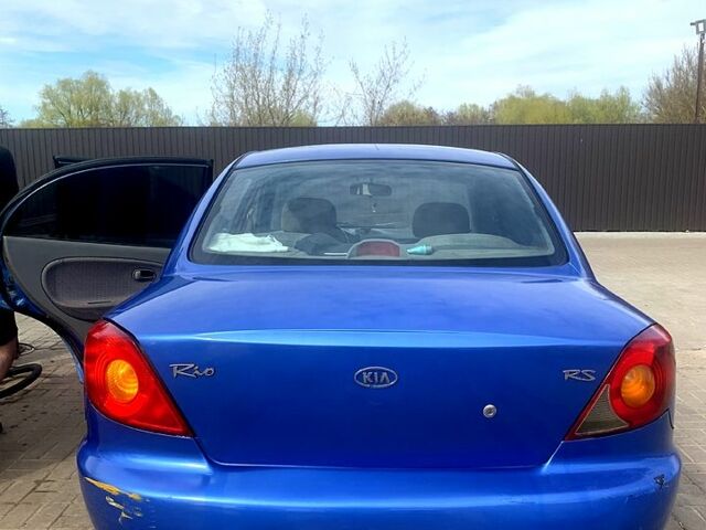 Синий Киа Рио, объемом двигателя 1.3 л и пробегом 445 тыс. км за 1700 $, фото 3 на Automoto.ua