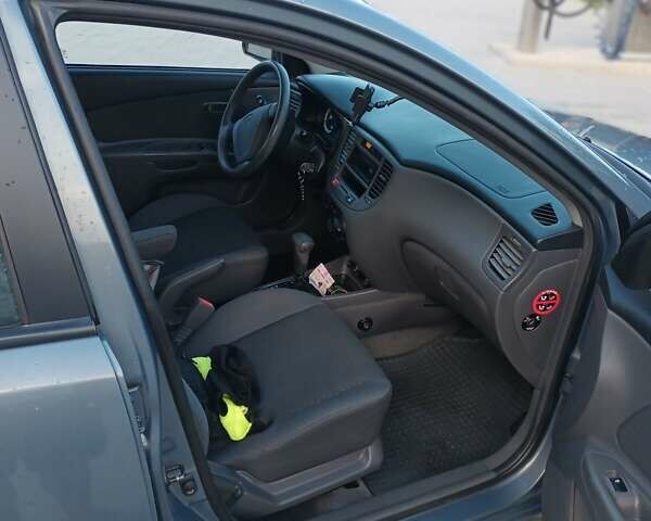 Синий Киа Рио, объемом двигателя 1.4 л и пробегом 176 тыс. км за 5250 $, фото 6 на Automoto.ua