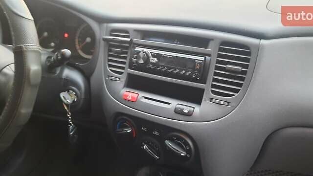 Синий Киа Рио, объемом двигателя 1.4 л и пробегом 122 тыс. км за 4500 $, фото 6 на Automoto.ua