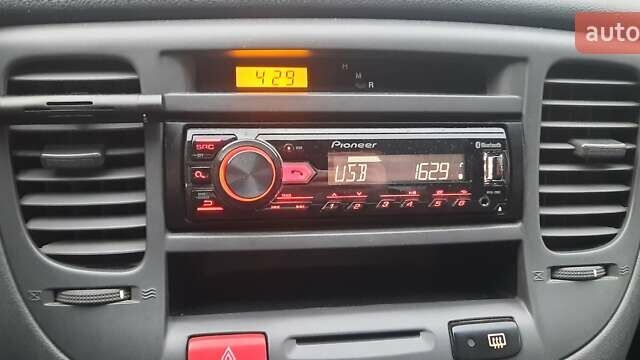 Синий Киа Рио, объемом двигателя 1.4 л и пробегом 122 тыс. км за 4500 $, фото 13 на Automoto.ua