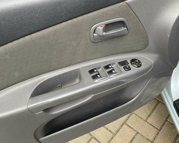 Синий Киа Рио, объемом двигателя 1.4 л и пробегом 161 тыс. км за 4600 $, фото 8 на Automoto.ua