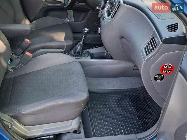 Синій Кіа Ріо, об'ємом двигуна 1.3 л та пробігом 190 тис. км за 2900 $, фото 12 на Automoto.ua