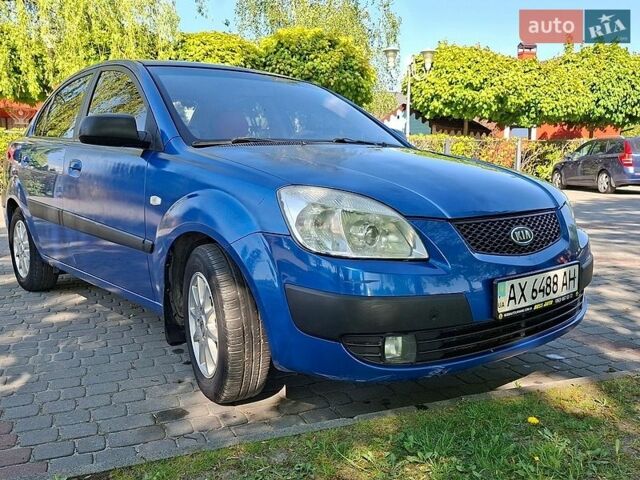 Синій Кіа Ріо, об'ємом двигуна 1.3 л та пробігом 190 тис. км за 2900 $, фото 3 на Automoto.ua