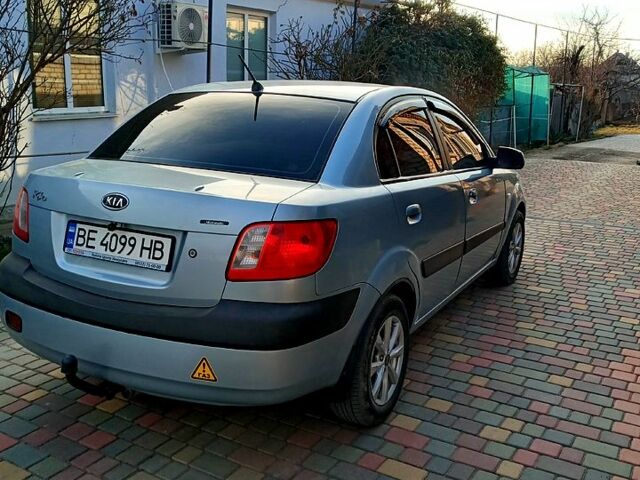 Синій Кіа Ріо, об'ємом двигуна 1.4 л та пробігом 164 тис. км за 4777 $, фото 2 на Automoto.ua