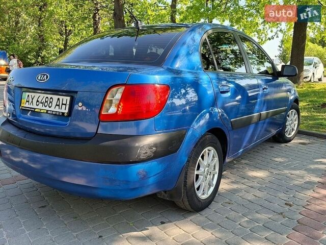 Синий Киа Рио, объемом двигателя 1.3 л и пробегом 190 тыс. км за 3200 $, фото 5 на Automoto.ua
