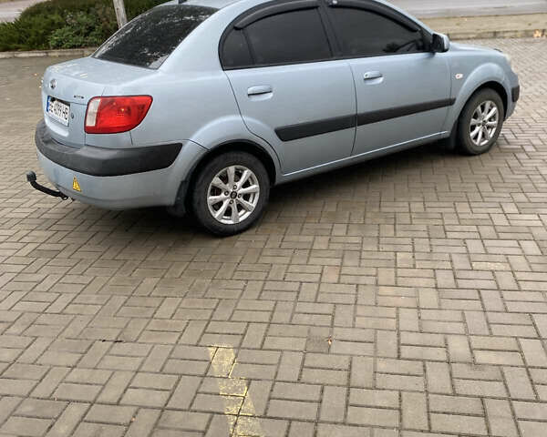 Синий Киа Рио, объемом двигателя 1.4 л и пробегом 161 тыс. км за 4600 $, фото 5 на Automoto.ua