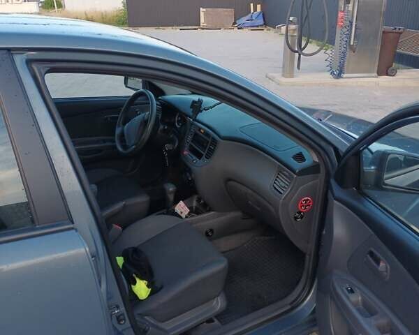 Синий Киа Рио, объемом двигателя 1.4 л и пробегом 176 тыс. км за 5250 $, фото 5 на Automoto.ua