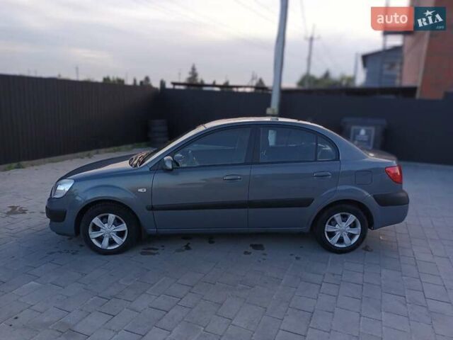 Синий Киа Рио, объемом двигателя 1.4 л и пробегом 176 тыс. км за 5250 $, фото 1 на Automoto.ua