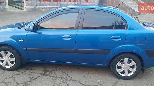 Синий Киа Рио, объемом двигателя 1.4 л и пробегом 122 тыс. км за 4500 $, фото 2 на Automoto.ua