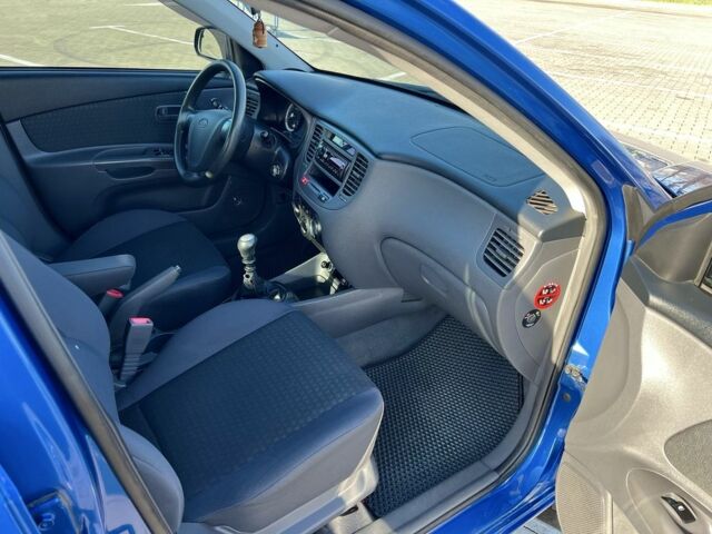 Синий Киа Рио, объемом двигателя 1.4 л и пробегом 121 тыс. км за 5200 $, фото 21 на Automoto.ua