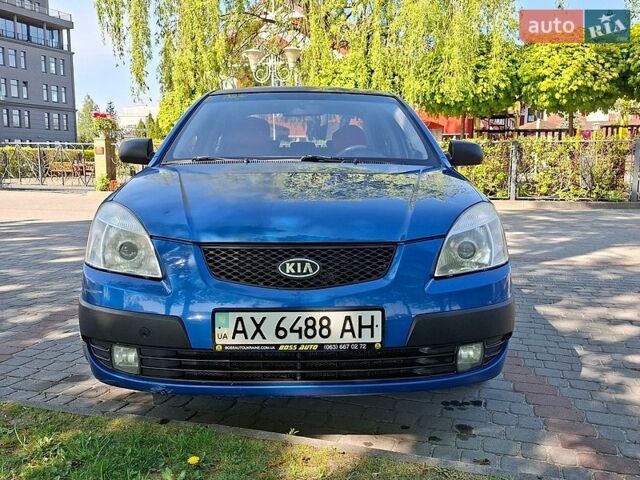 Синій Кіа Ріо, об'ємом двигуна 1.3 л та пробігом 190 тис. км за 2900 $, фото 2 на Automoto.ua