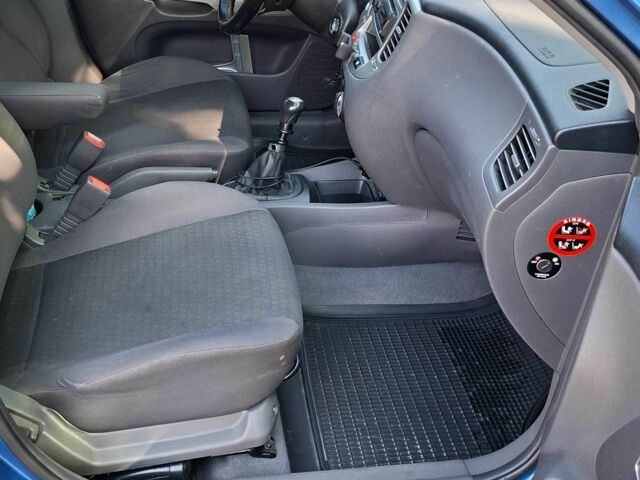 Синій Кіа Ріо, об'ємом двигуна 1.3 л та пробігом 190 тис. км за 2900 $, фото 12 на Automoto.ua