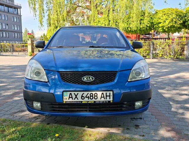 Синій Кіа Ріо, об'ємом двигуна 1.3 л та пробігом 190 тис. км за 2900 $, фото 2 на Automoto.ua