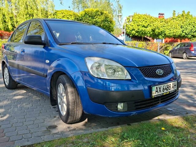 Синій Кіа Ріо, об'ємом двигуна 1.3 л та пробігом 190 тис. км за 2900 $, фото 3 на Automoto.ua