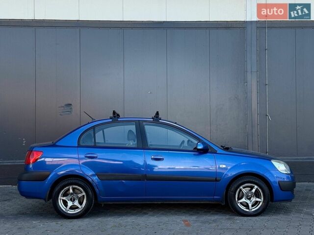 Синий Киа Рио, объемом двигателя 1.4 л и пробегом 279 тыс. км за 3300 $, фото 1 на Automoto.ua