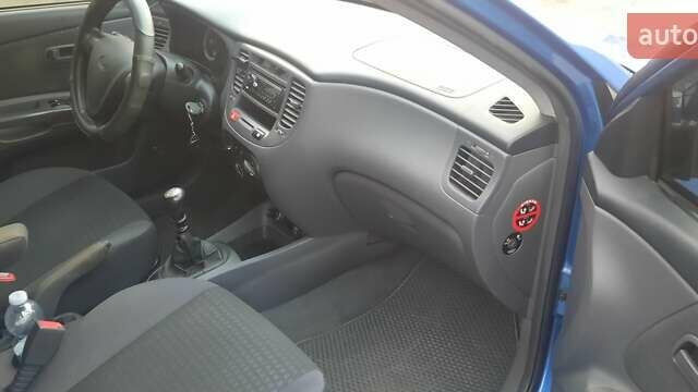 Синий Киа Рио, объемом двигателя 1.4 л и пробегом 122 тыс. км за 4500 $, фото 5 на Automoto.ua