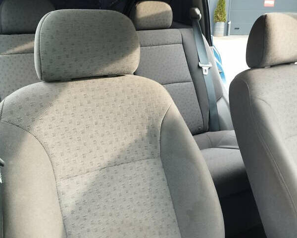 Синій Кіа Ріо, об'ємом двигуна 1.3 л та пробігом 205 тис. км за 2300 $, фото 8 на Automoto.ua