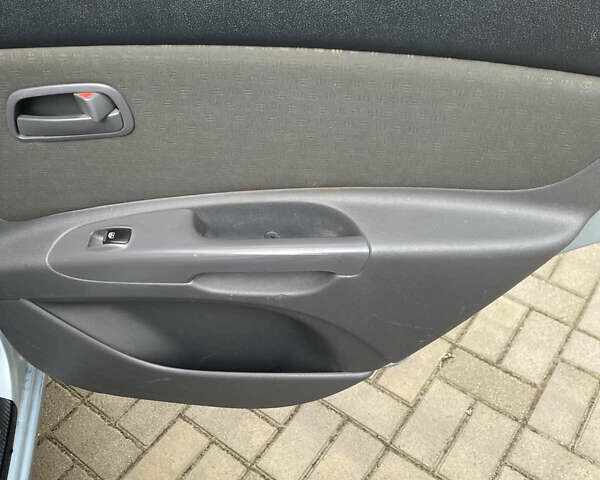 Синий Киа Рио, объемом двигателя 1.4 л и пробегом 161 тыс. км за 4600 $, фото 15 на Automoto.ua