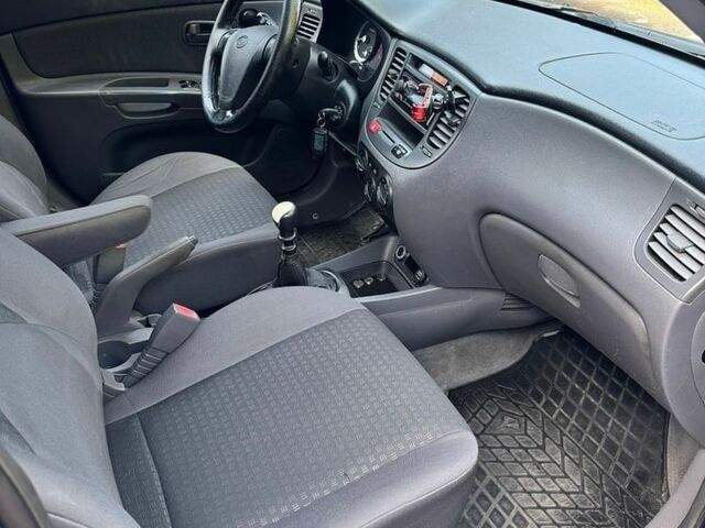 Синій Кіа Ріо, об'ємом двигуна 1.4 л та пробігом 280 тис. км за 3000 $, фото 6 на Automoto.ua