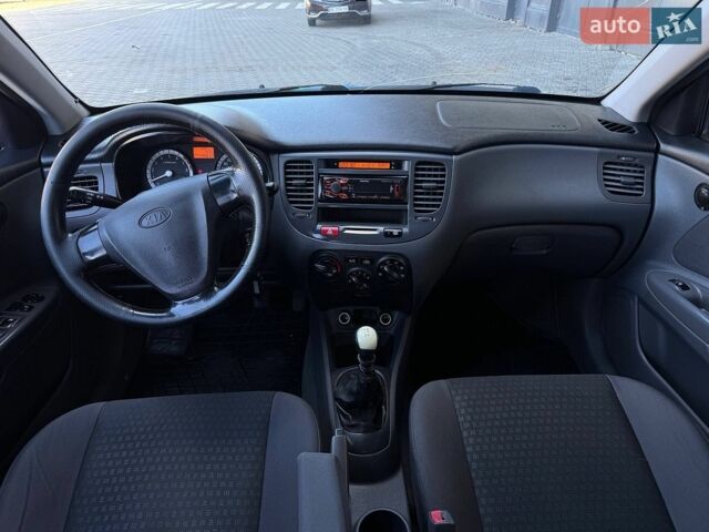 Синий Киа Рио, объемом двигателя 1.4 л и пробегом 279 тыс. км за 3300 $, фото 8 на Automoto.ua