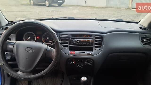 Синий Киа Рио, объемом двигателя 1.4 л и пробегом 122 тыс. км за 4500 $, фото 11 на Automoto.ua