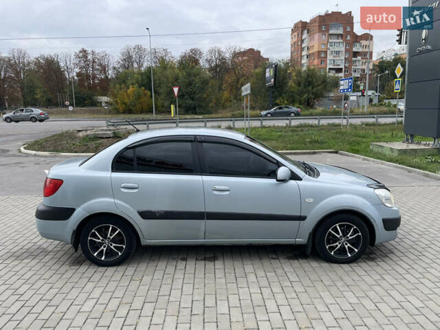 Синий Киа Рио, объемом двигателя 1.4 л и пробегом 176 тыс. км за 4600 $, фото 3 на Automoto.ua