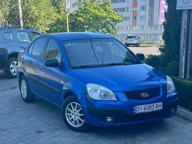 Синий Киа Рио, объемом двигателя 1.4 л и пробегом 200 тыс. км за 3000 $, фото 1 на Automoto.ua