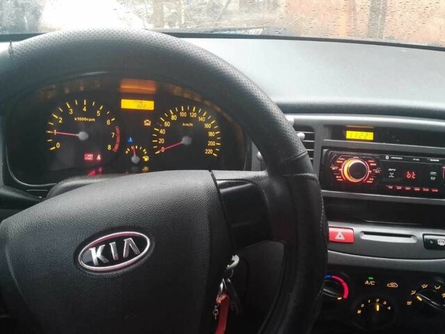 Синій Кіа Ріо, об'ємом двигуна 1.4 л та пробігом 250 тис. км за 2000 $, фото 4 на Automoto.ua