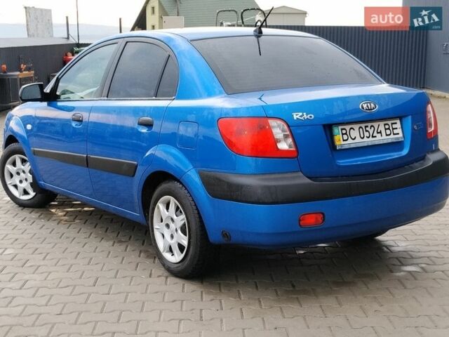 Синий Киа Рио, объемом двигателя 1.4 л и пробегом 310 тыс. км за 3450 $, фото 2 на Automoto.ua