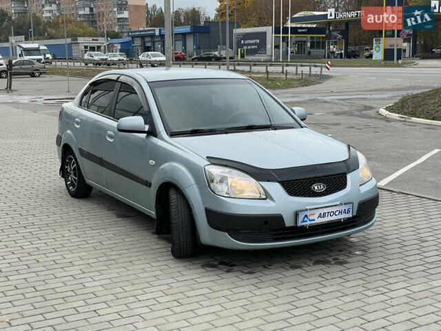 Синий Киа Рио, объемом двигателя 1.4 л и пробегом 176 тыс. км за 4700 $, фото 2 на Automoto.ua