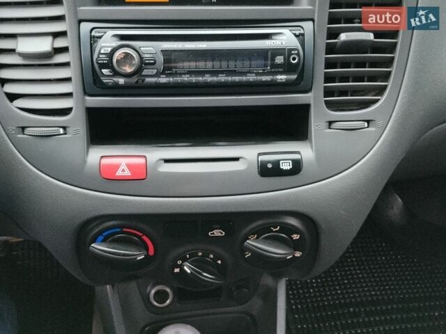 Синій Кіа Ріо, об'ємом двигуна 0 л та пробігом 310 тис. км за 3900 $, фото 12 на Automoto.ua