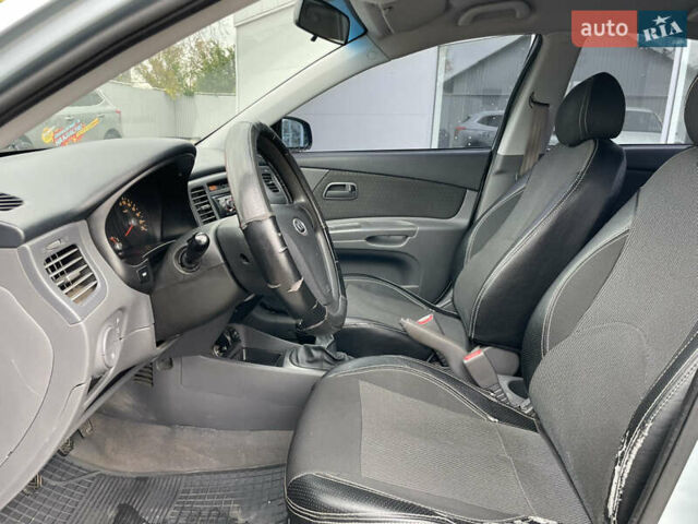 Синий Киа Рио, объемом двигателя 1.4 л и пробегом 176 тыс. км за 4600 $, фото 9 на Automoto.ua