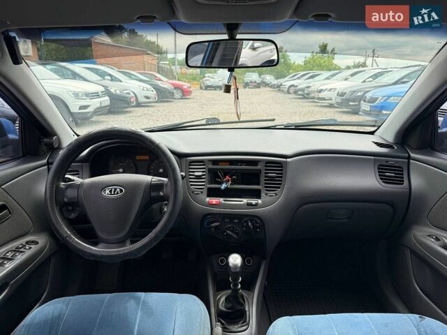 Синий Киа Рио, объемом двигателя 1.4 л и пробегом 252 тыс. км за 2999 $, фото 12 на Automoto.ua