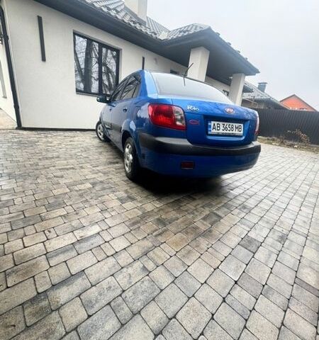Синий Киа Рио, объемом двигателя 1.4 л и пробегом 257 тыс. км за 4100 $, фото 3 на Automoto.ua