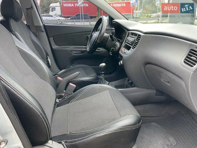 Синий Киа Рио, объемом двигателя 1.4 л и пробегом 176 тыс. км за 4600 $, фото 15 на Automoto.ua