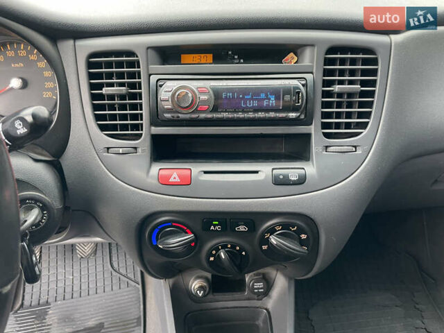 Синий Киа Рио, объемом двигателя 1.4 л и пробегом 176 тыс. км за 4600 $, фото 19 на Automoto.ua