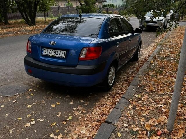 Синий Киа Рио, объемом двигателя 1.4 л и пробегом 200 тыс. км за 3000 $, фото 2 на Automoto.ua