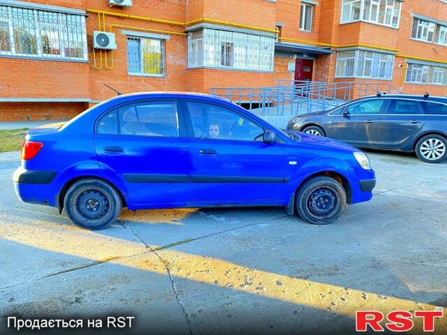 Синий Киа Рио, объемом двигателя 1.4 л и пробегом 170 тыс. км за 2500 $, фото 2 на Automoto.ua