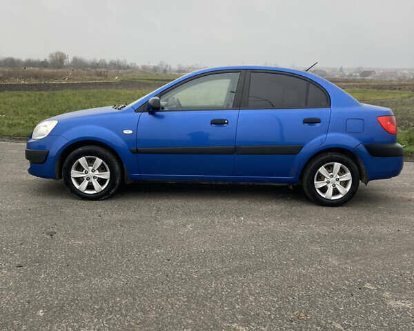 Синий Киа Рио, объемом двигателя 1.4 л и пробегом 177 тыс. км за 3800 $, фото 6 на Automoto.ua