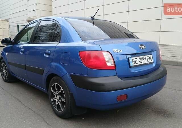 Синий Киа Рио, объемом двигателя 1.4 л и пробегом 159 тыс. км за 5700 $, фото 5 на Automoto.ua