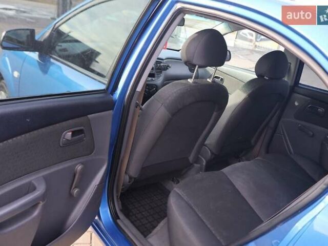 Синий Киа Рио, объемом двигателя 1.4 л и пробегом 171 тыс. км за 3500 $, фото 6 на Automoto.ua
