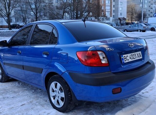 Синій Кіа Ріо, об'ємом двигуна 1.4 л та пробігом 178 тис. км за 3800 $, фото 5 на Automoto.ua