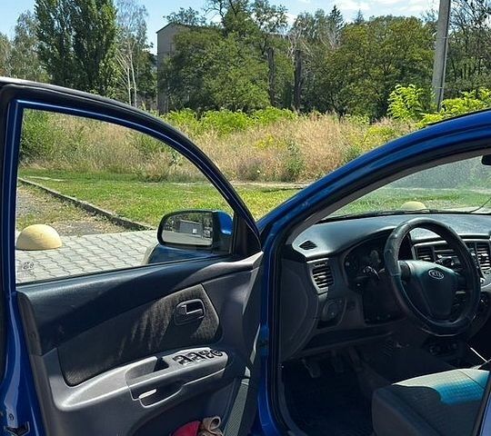 Синий Киа Рио, объемом двигателя 1.4 л и пробегом 172 тыс. км за 4200 $, фото 9 на Automoto.ua