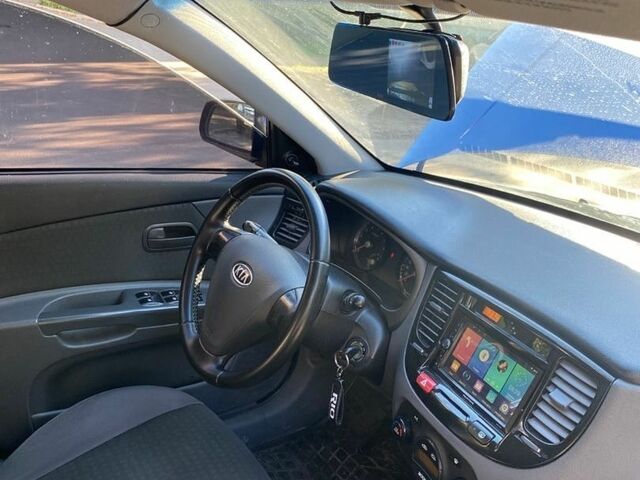 Синий Киа Рио, объемом двигателя 1.4 л и пробегом 258 тыс. км за 3500 $, фото 4 на Automoto.ua