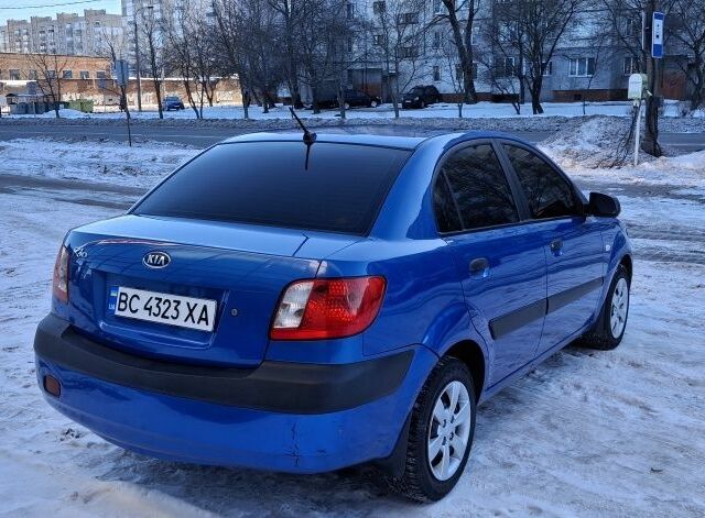 Синій Кіа Ріо, об'ємом двигуна 1.4 л та пробігом 178 тис. км за 3800 $, фото 4 на Automoto.ua