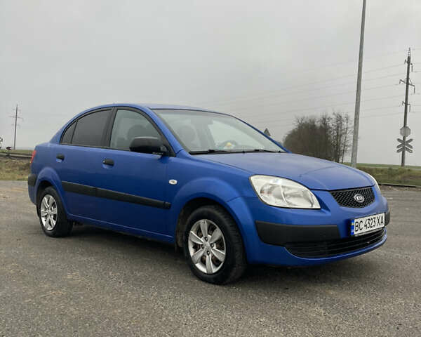 Синий Киа Рио, объемом двигателя 1.4 л и пробегом 177 тыс. км за 3800 $, фото 2 на Automoto.ua