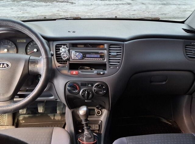 Синій Кіа Ріо, об'ємом двигуна 1.4 л та пробігом 178 тис. км за 3800 $, фото 11 на Automoto.ua
